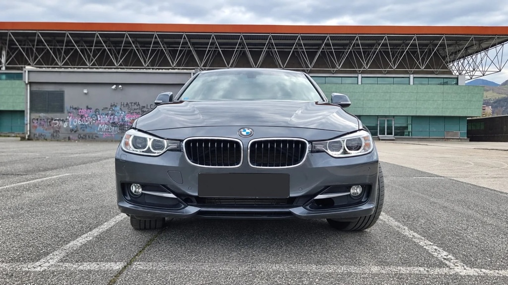 BMW 320d xDrive Touring 3