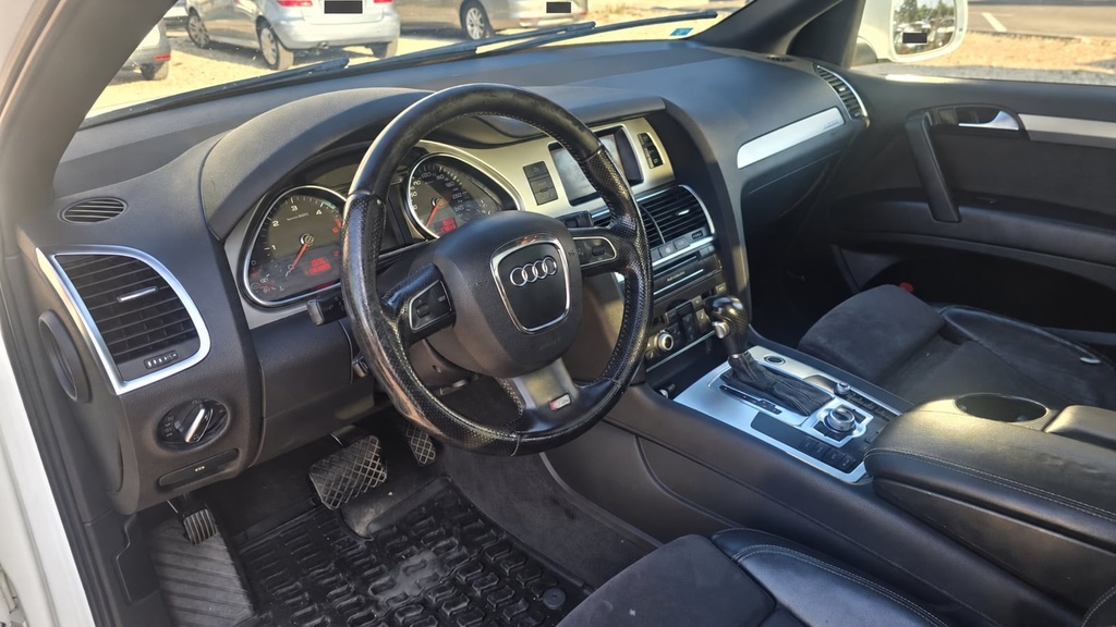 Audi Q7 2012 3