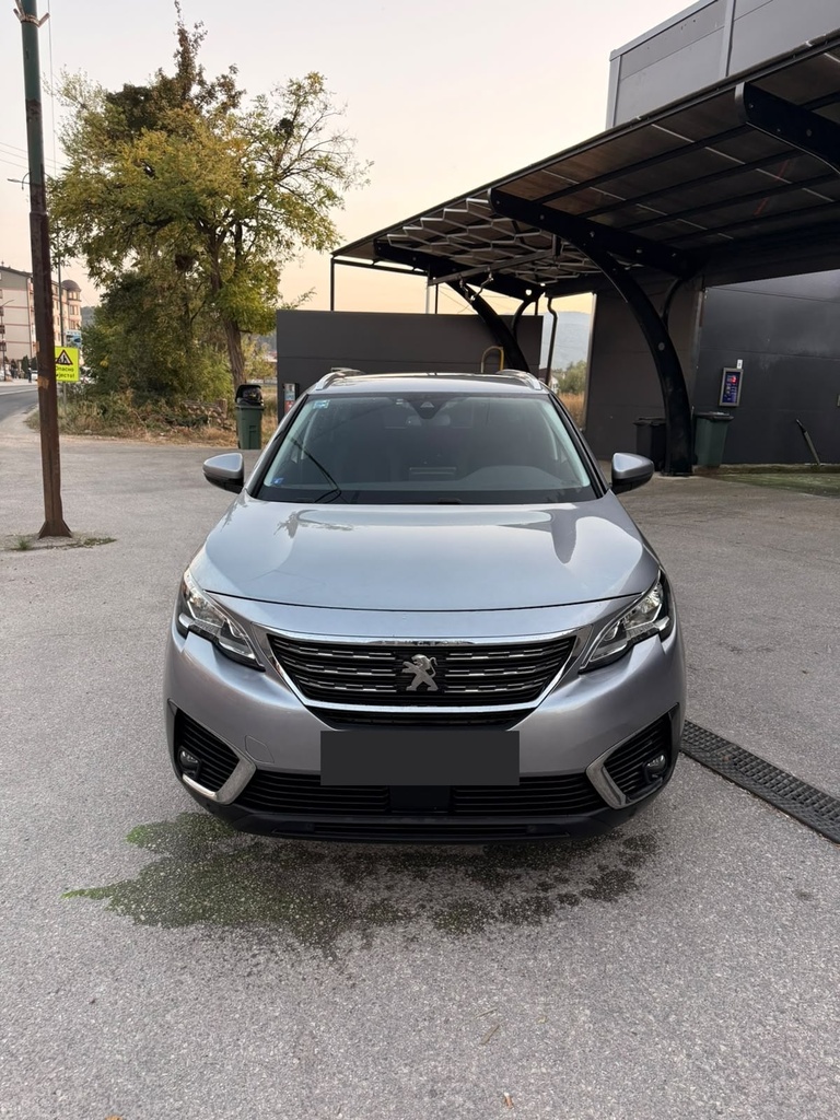 Peugeot 5008 1